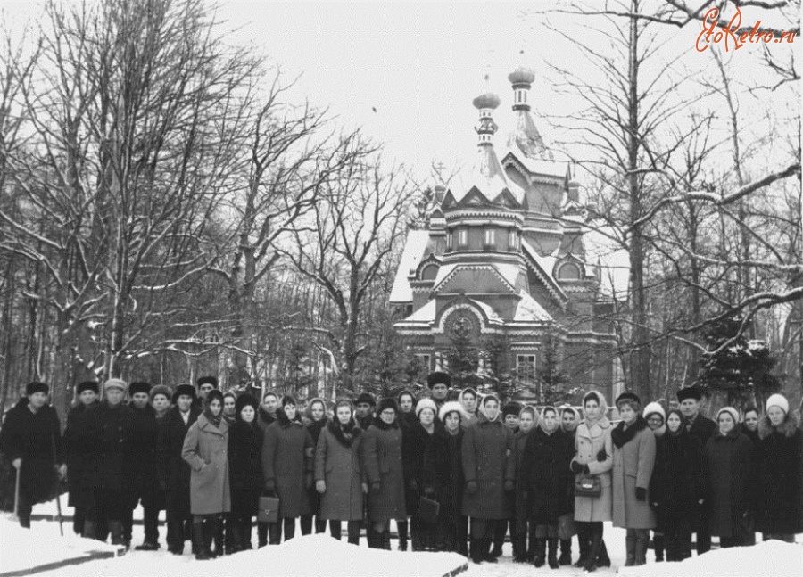 Латвия - Кемери. У православной церкви ап. Петра и Павла