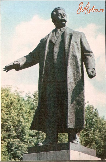 Рига - Памятник революционеру-коммунисту Петру Стучке