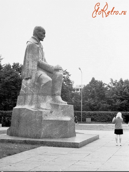 Рига - Памятник Райнису в парке Коммунаров