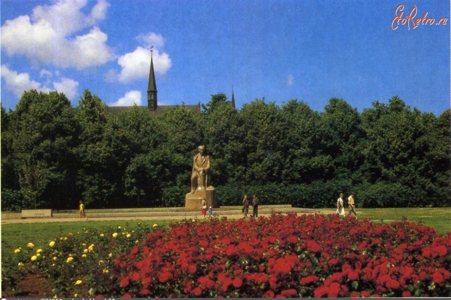 Рига - Памятник Янису Райнису