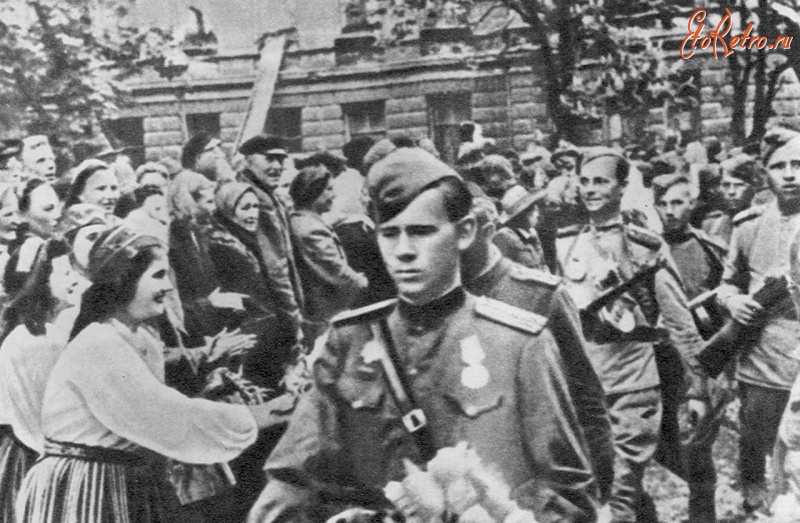 Таллин - Освобождение Таллина. Жители города приветствуют советские войска.