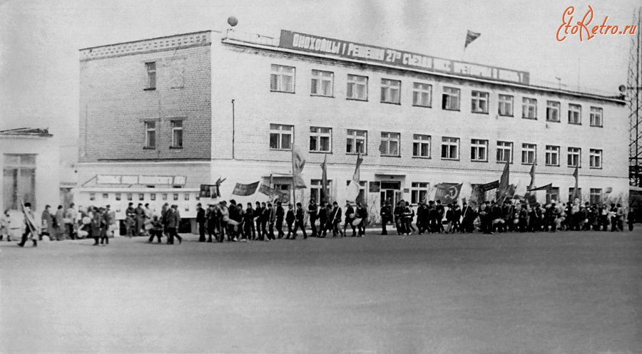 Онохой - Первомай. Колонна ГПТУ-21