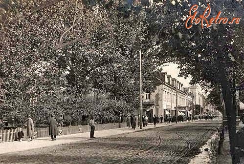 Каунас - Лайсвес аллея возле Музыкального театра..