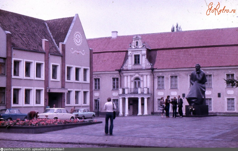 Каунас - Памятник Майронису