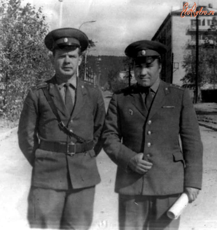 Солдаты и офицеры Советской армии - На память о службе