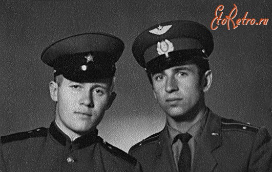 Солдаты и офицеры Советской армии - Два брата