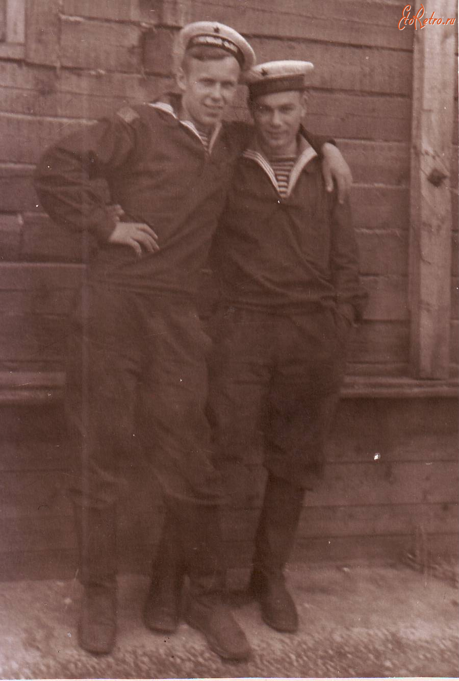 Солдаты и офицеры Советской армии - Памятное фото.