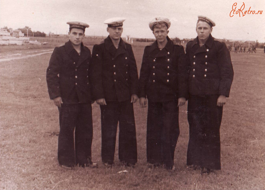 Солдаты и офицеры Советской армии - Фото на память