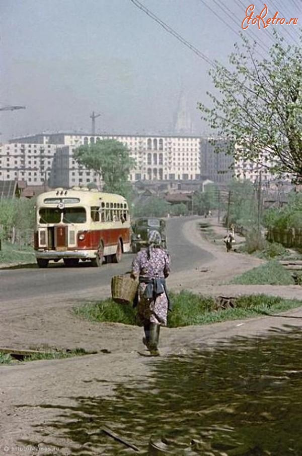 Автобусы - ЗИС-155 на Старокалужском шоссе, в районе села Семёновское и Ленинского проспекта, 1958 год.