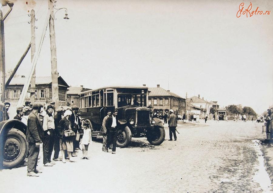 Автобусы - «Лейланд» на Шереметьевской улице в Марьино роще, конец 1920-х годов.