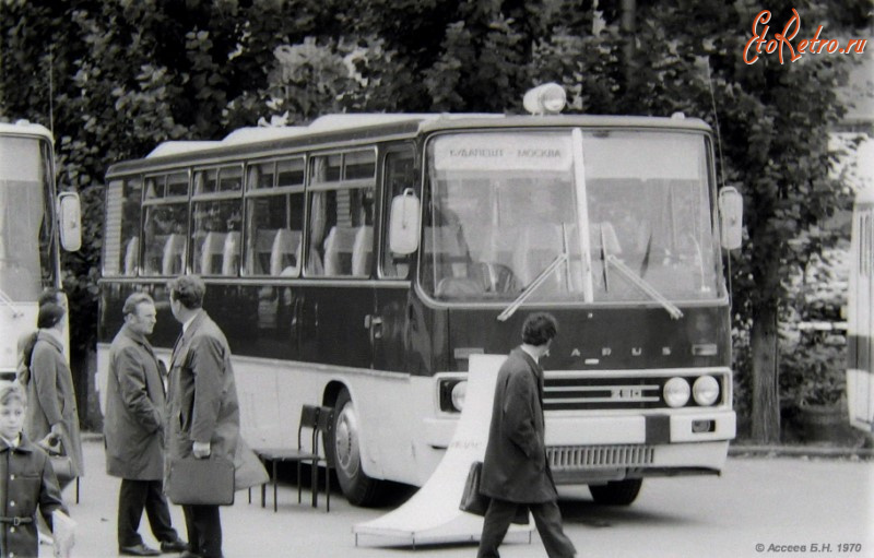 Автобусы - Первый автобус в СССР.