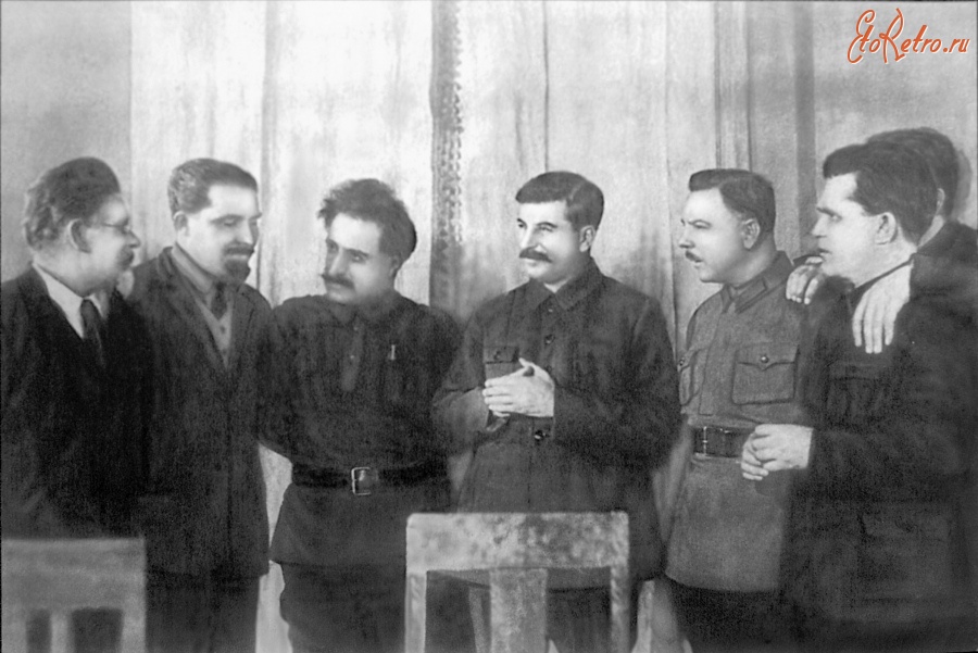 Ретро знаменитости - В день 50-летия Генерального секретаря ЦК ВКП(б) И. В. Сталина.