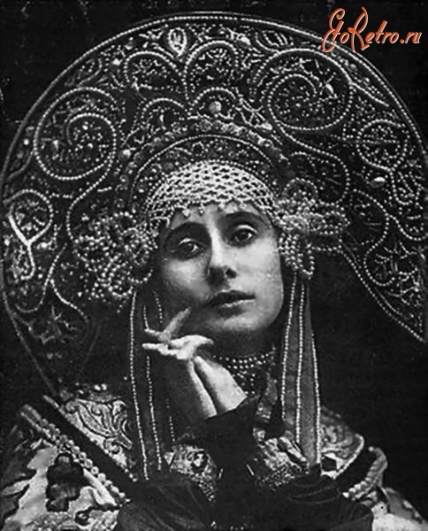 Ретро знаменитости - Анна Павлова в кокошнике.