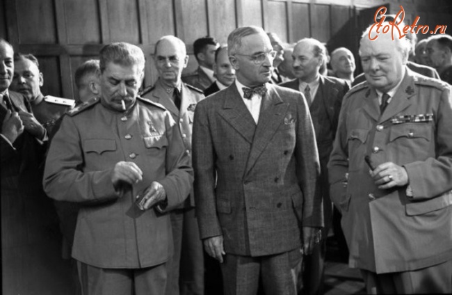Ретро знаменитости - Иосиф Сталин, Гарри Трумэн и Уинстон Черчилль на Потсдамской конференции