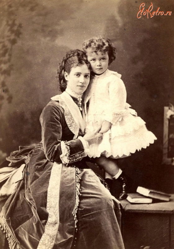 Ретро знаменитости - Императрица Мария Федоровна с сыном, будущим императором Николаем II.