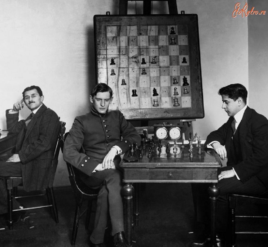 Ретро знаменитости - А. Алехин и Х. Р. Капабланка на шахматном турнире 1914 г.