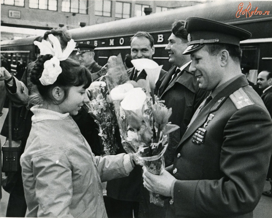 Ретро знаменитости - Ю.А.Гагарин на киевском вокзале