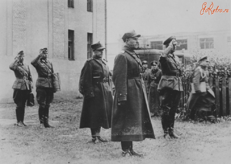 Варшава - Польский генерал Тадеуш Кутшеба на переговорах о капитуляции гарнизона Варшавы