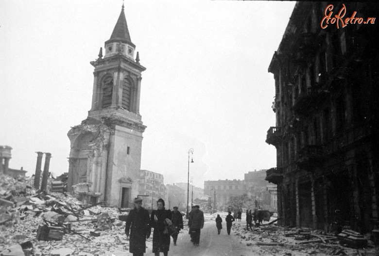Варшава - Площадь Трех крестов в Варшаве в первые дни освобождения города от немецкой оккупации