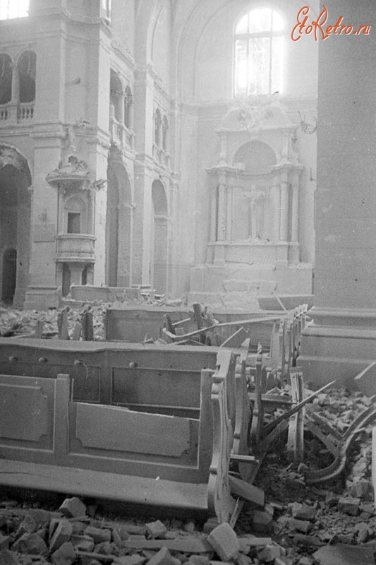 Варшава - Внутренний вид разрушенного немцами собора Святого Яна в Варшаве