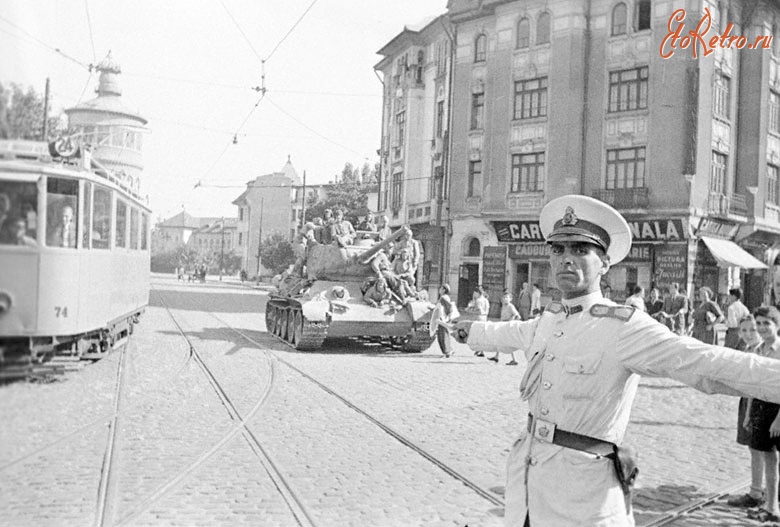 Бухарест - В день вступления советских войск в столицу Румынии Бухарест