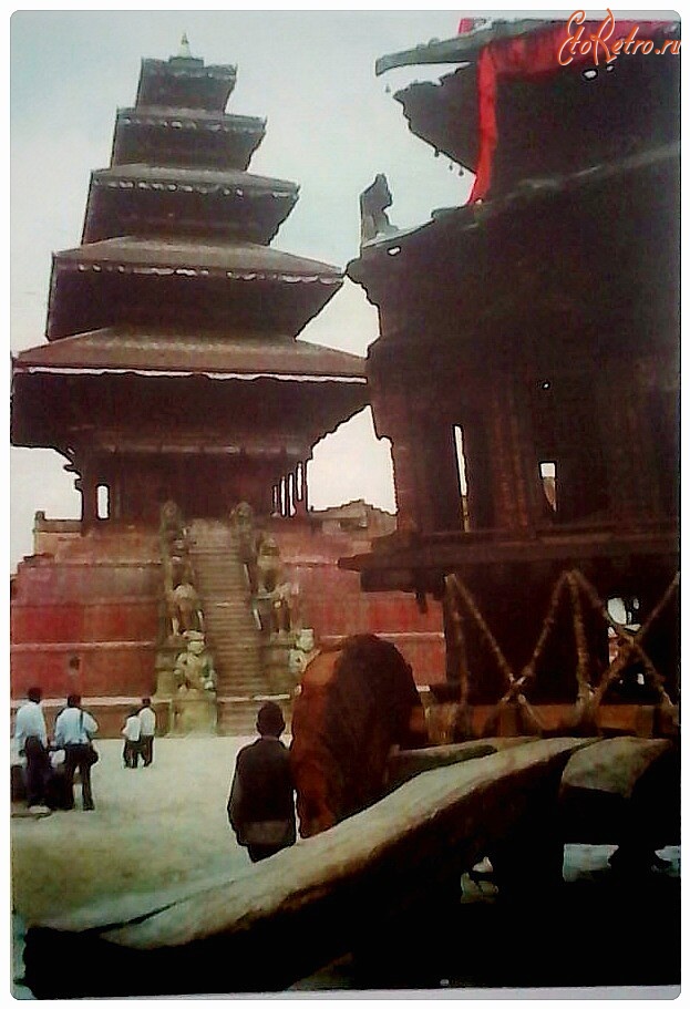 Непал - Многоярусная пагода в Непале