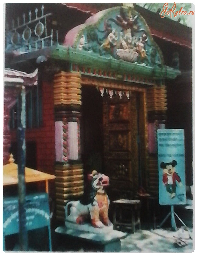 Непал - Вход в храм Ганеша в Катманду