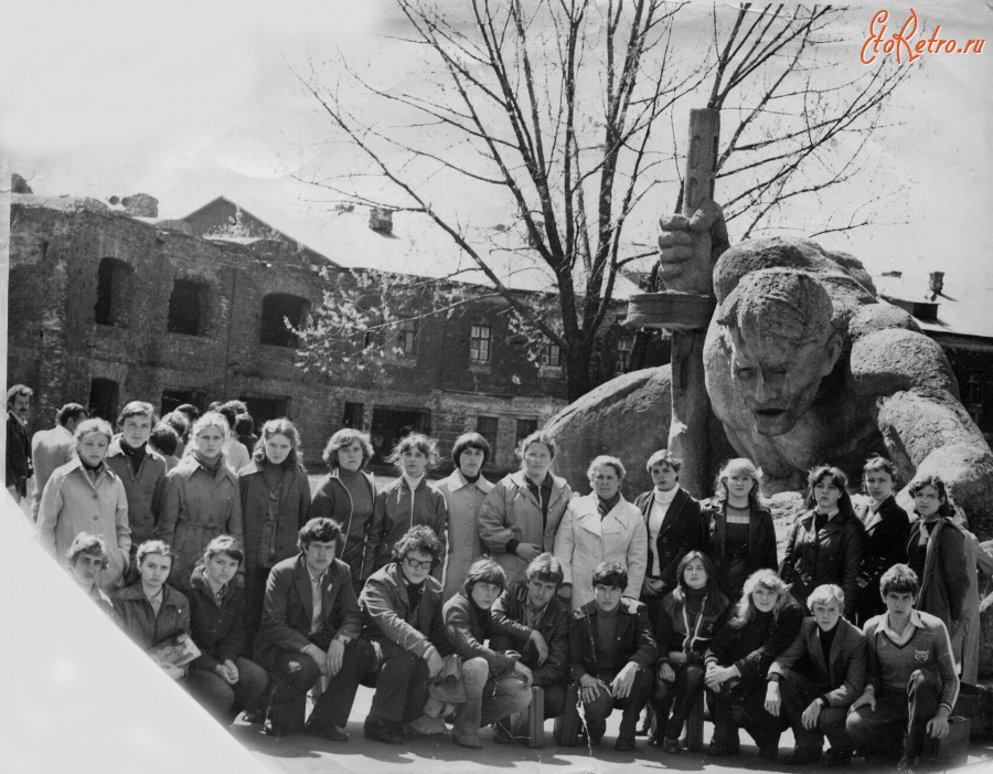 Брест - В Брестской крепости у монумента 