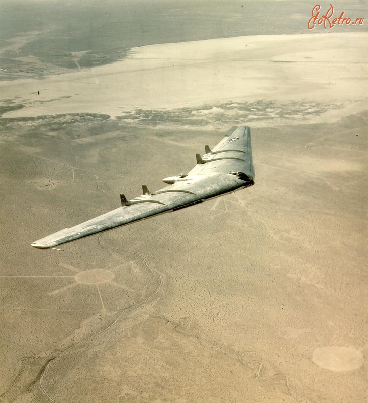 Авиация - Американский опытный реактивный бомбардировщик Northrop YB-49.