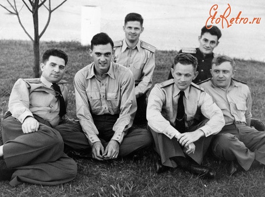 Авиация - Советские военные лётчики Алсиба с группой американских офицеров. 1942-1945