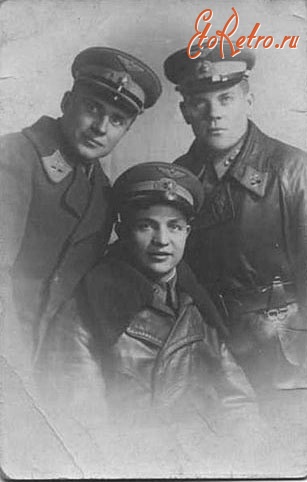 Авиация - Лётчик Первого перегоночного авиаполка Дюжиков Александр Иванович с товарищами. Алсиб, 1942-1945