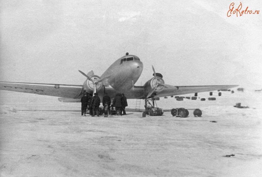 Авиация - Самолёт Ли-2 на аэродроме Амбарчик. Дальстрой, 1933-1939