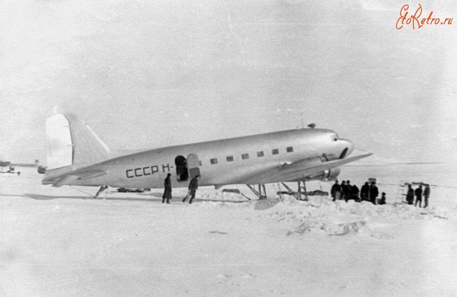Авиация - Ли-2 на аэродроме Амбарчик. 1933-1939