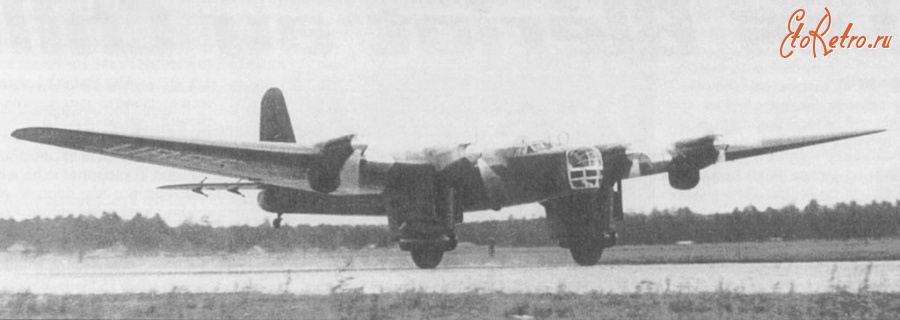 Авиация - Самолет ДБ-А Сигизмунда Леваневского стартует на Фербенкс (Аляска), взлетает Н.Г. Кастанаев. 12 августа 1937 года.