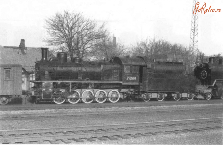 Железная дорога (поезда, паровозы, локомотивы, вагоны) - Эу709-84 {Луганск, 1930 год) на станции Ростов-Запад в 1998 году.