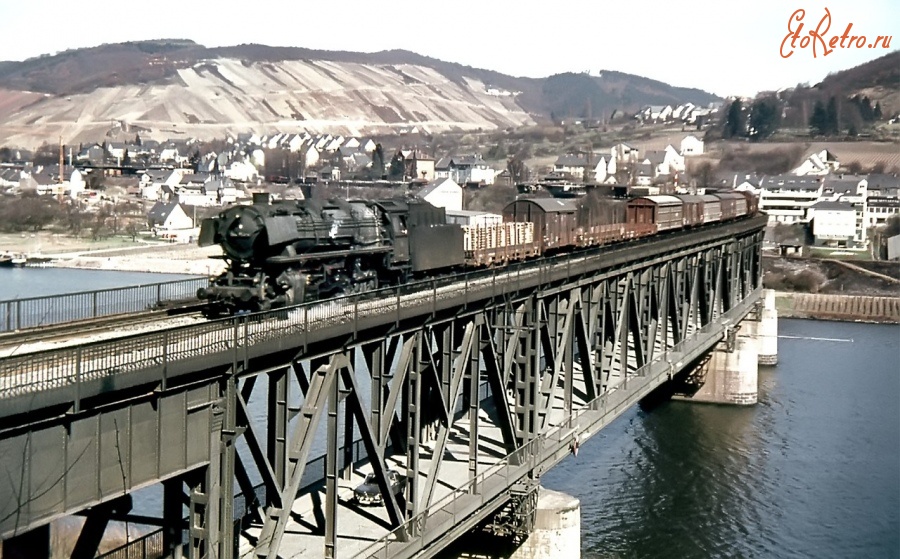 Железная дорога (поезда, паровозы, локомотивы, вагоны) - Грузовой поезд на мосту через реку Мозель