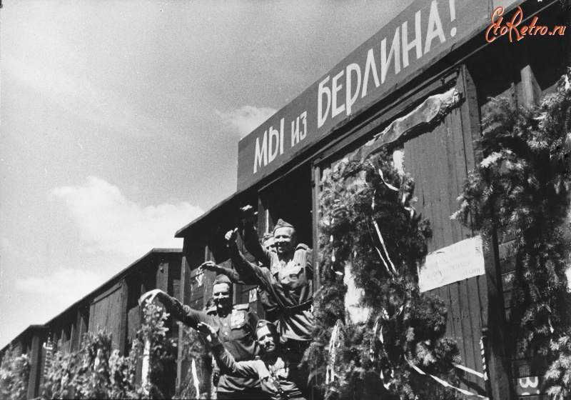 Железная дорога (поезда, паровозы, локомотивы, вагоны) - Празднование Победы на Большом Каменном мосту у Кремля