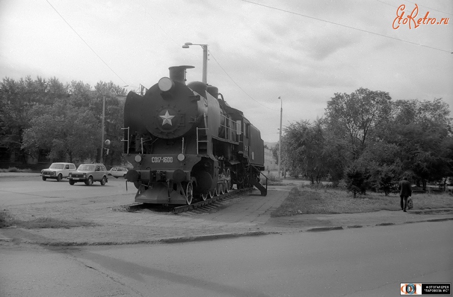 Железная дорога (поезда, паровозы, локомотивы, вагоны) - Паровоз СО17-1600 на привокзальной площади ст.Красноярск