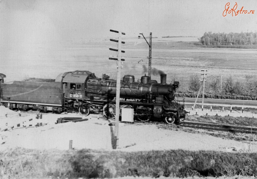 Железная дорога (поезда, паровозы, локомотивы, вагоны) - Паровоз Су250-71 с поездом близ ст.Павшино