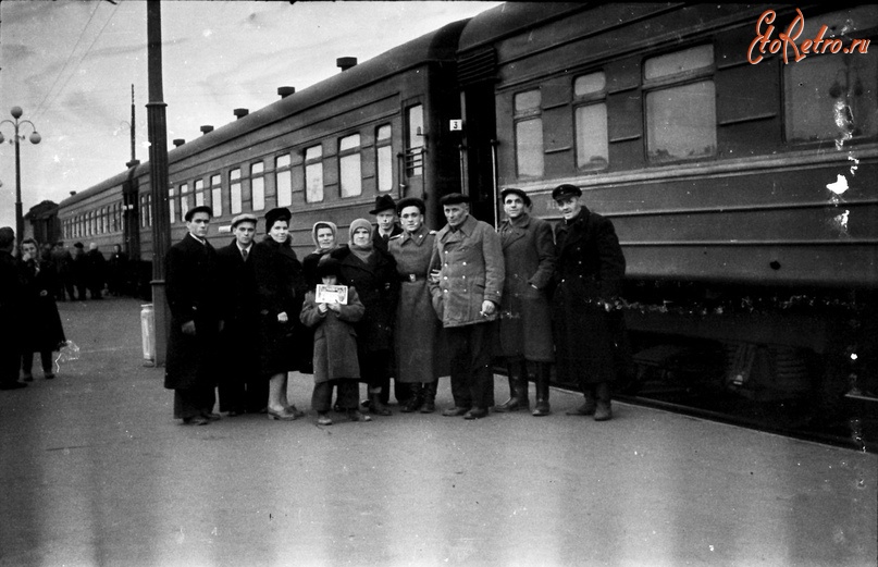 Железная дорога (поезда, паровозы, локомотивы, вагоны) - На перроне ст.Орел