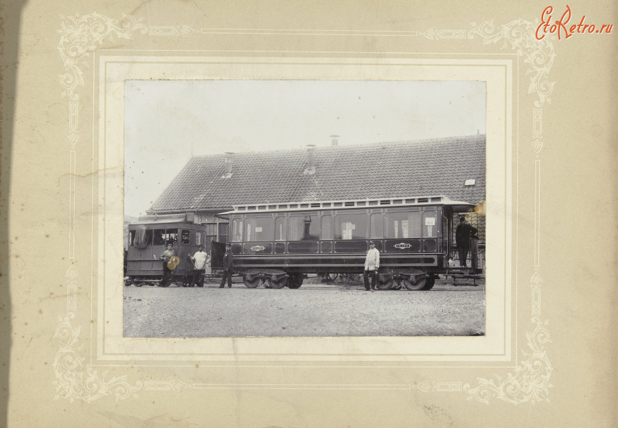 Железная дорога (поезда, паровозы, локомотивы, вагоны) - Железнодорожники у вагона поезда в Голландии
