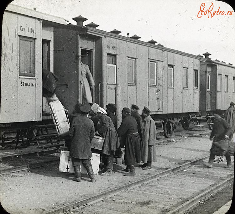 Железная дорога (поезда, паровозы, локомотивы, вагоны) - Посадка в поезд на ст.Канск,Енисейская губерния