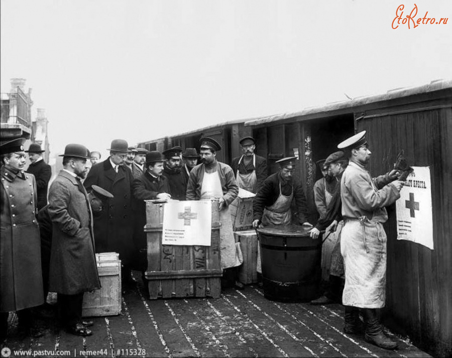 Первые пункт. Красный крест в годы первой мировой. Благотворительность в годы мировой войны. Красный крест первая мировая война. Красный крест в годы войны.