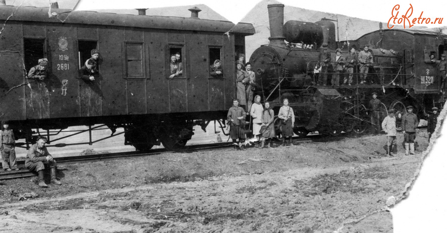 Железная дорога (поезда, паровозы, локомотивы, вагоны) - Паровоз Щ.3211 с поездом