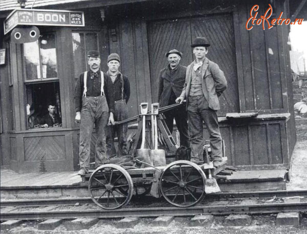 Железная дорога (поезда, паровозы, локомотивы, вагоны) - Железнодорожные рабочие на ручной дрезине