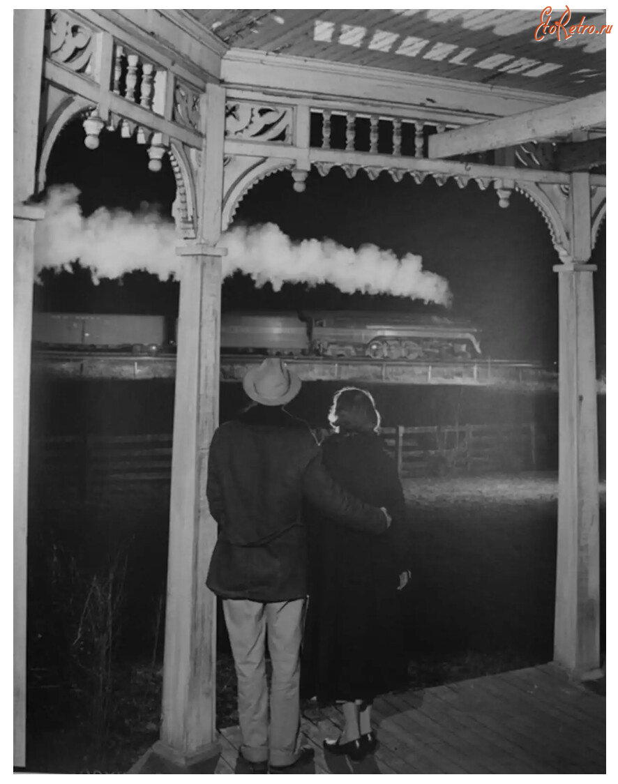 Железная дорога (поезда, паровозы, локомотивы, вагоны) - Поезд NW1648 и Бенджамин Поуп с женой