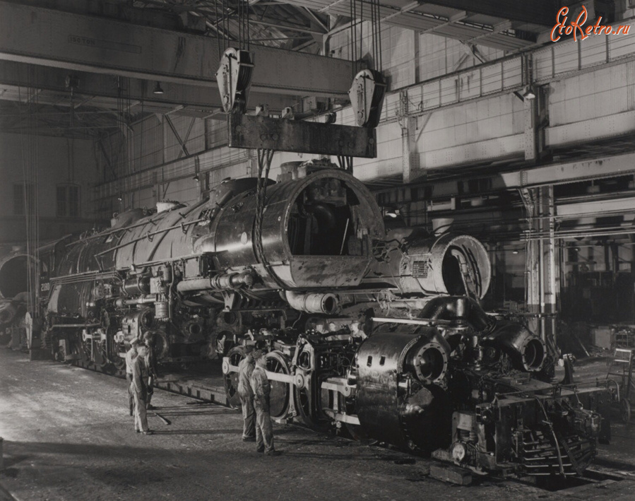 Железная дорога (поезда, паровозы, локомотивы, вагоны) - Локомотив Y6 на ремонте в депо Роанок, Вирджиния