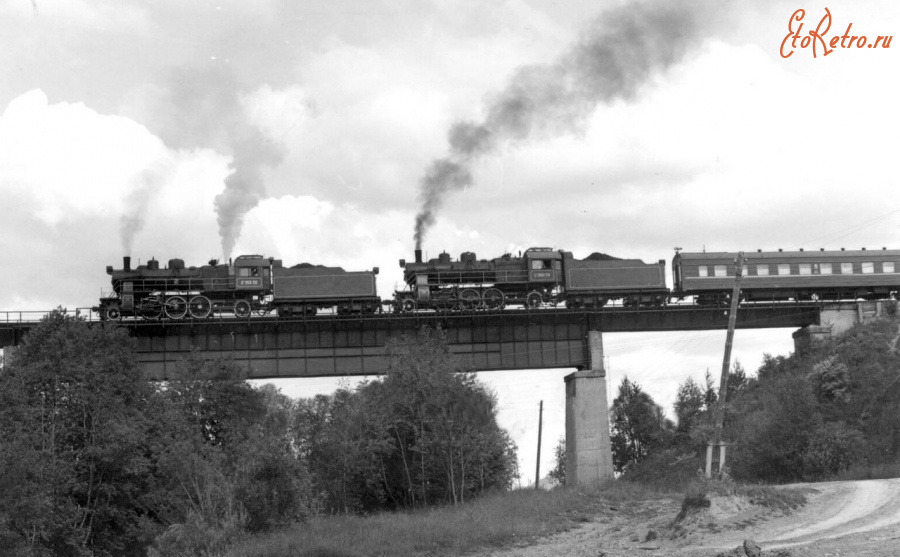 Железная дорога (поезда, паровозы, локомотивы, вагоны) - Паровозы Су253-33 и Су250-74 с туристическим поездом 