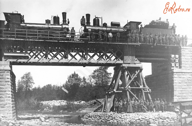 Железная дорога (поезда, паровозы, локомотивы, вагоны) - Паровозы серии Т.104 и Д.181 на восстановленном после подрыва мосту