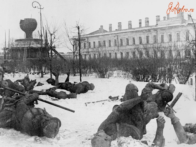 Войны (боевые действия) - Взорванный немцами памятник Тысячелетие России. Новгород,